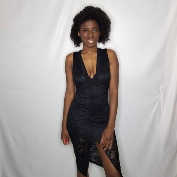 Re/Chic Apparel Dresses & Skirts - Black Deep V-Neck Lace Midi Dress
